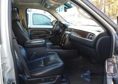 2011 GMC Yukon Xl 1500 Denali из США, поврежденный, VIN 1GKS2MEF8BR271284